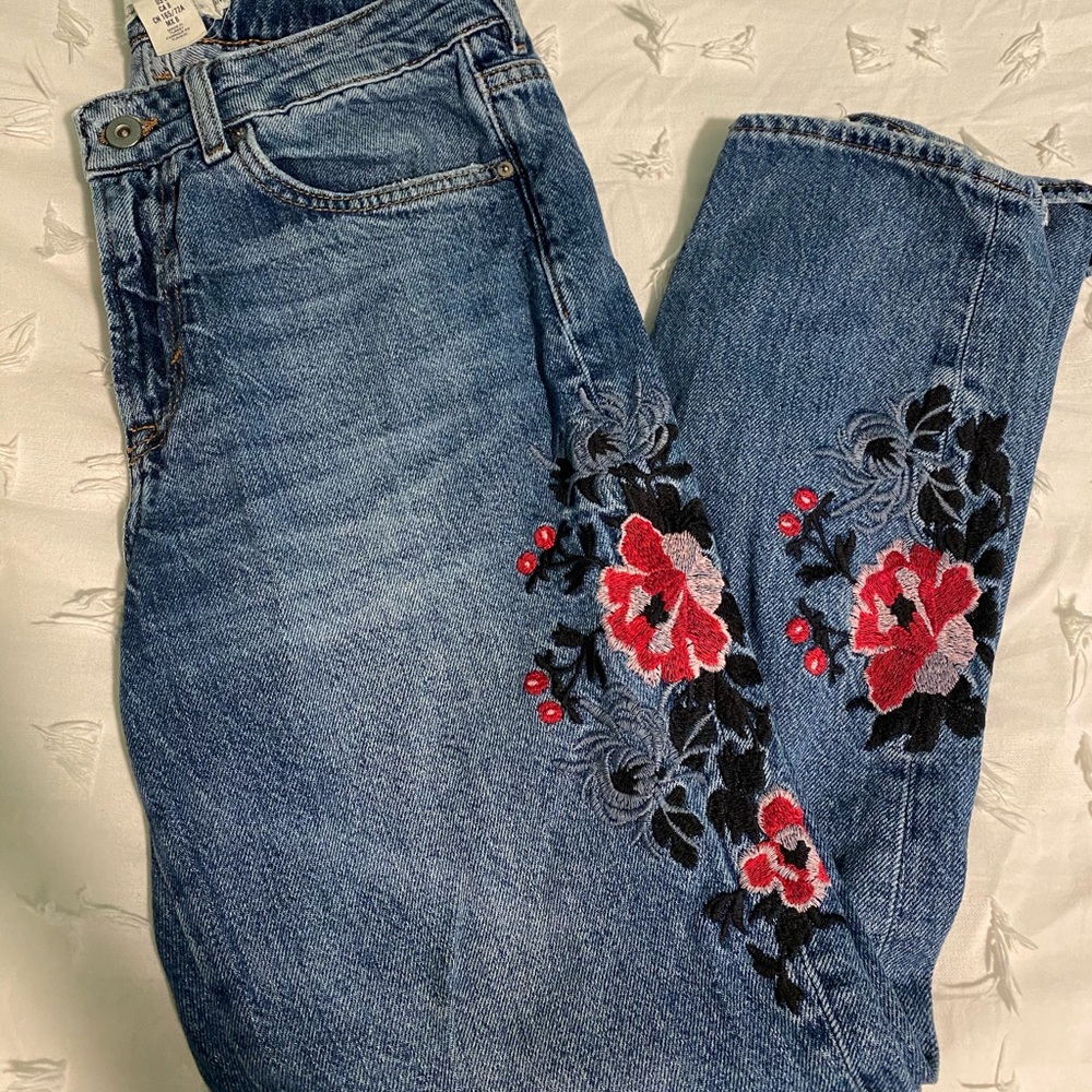 H&M- Mom jeans with floral design